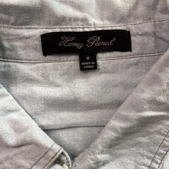 Honey Punch Casual Blue and Green Button Down Shirt - Picture 2 of 4